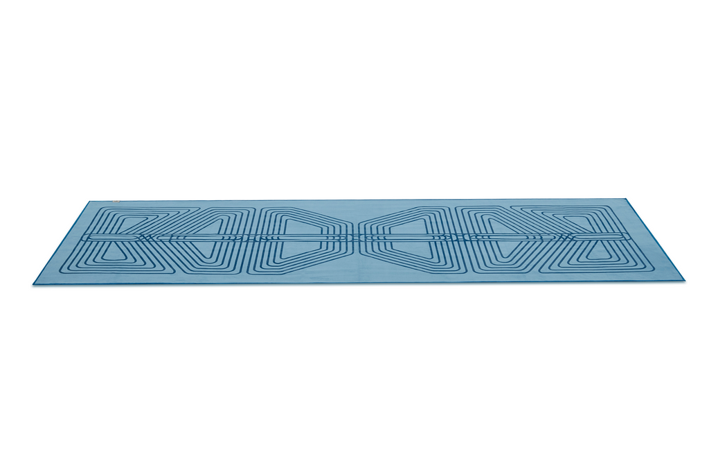 The new Gecko Warrior is a patented next generation yoga towel that doesn’t require water or chalk to activate its grip. The unique combination of tactile silicone and super absorbent towel provides a consistent level of double-sided grip throughout your practice, wet or dry!