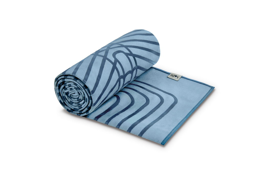 The new Gecko Warrior is a patented next generation yoga towel that doesn’t require water or chalk to activate its grip. The unique combination of tactile silicone and super absorbent towel provides a consistent level of double-sided grip throughout your practice, wet or dry!