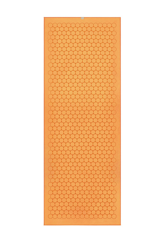 The Gecko Touch is a patented next generation yoga towel that doesn’t require water or chalk to activate its grip. The unique combination of tactile silicone and super absorbent towel provides a consistent level of double-sided grip throughout your practice, wet or dry! 